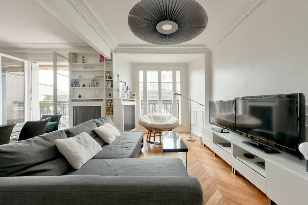 Elegant Avec Balcon Au Coeur Du Marais Parigi