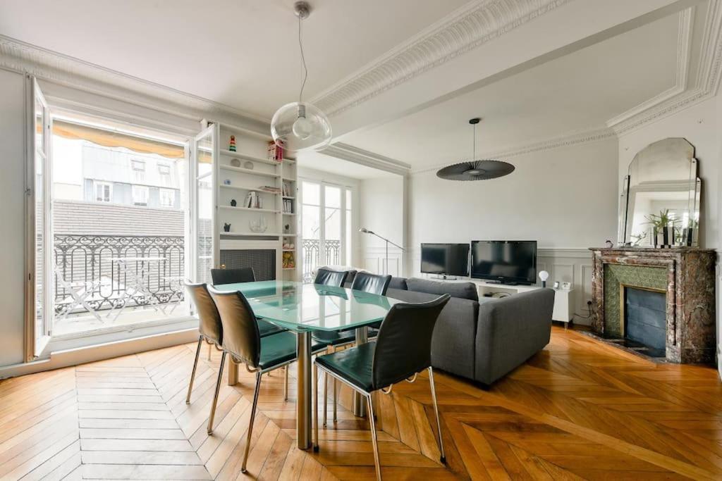 Elegant Avec Balcon Au Coeur Du Marais Parigi