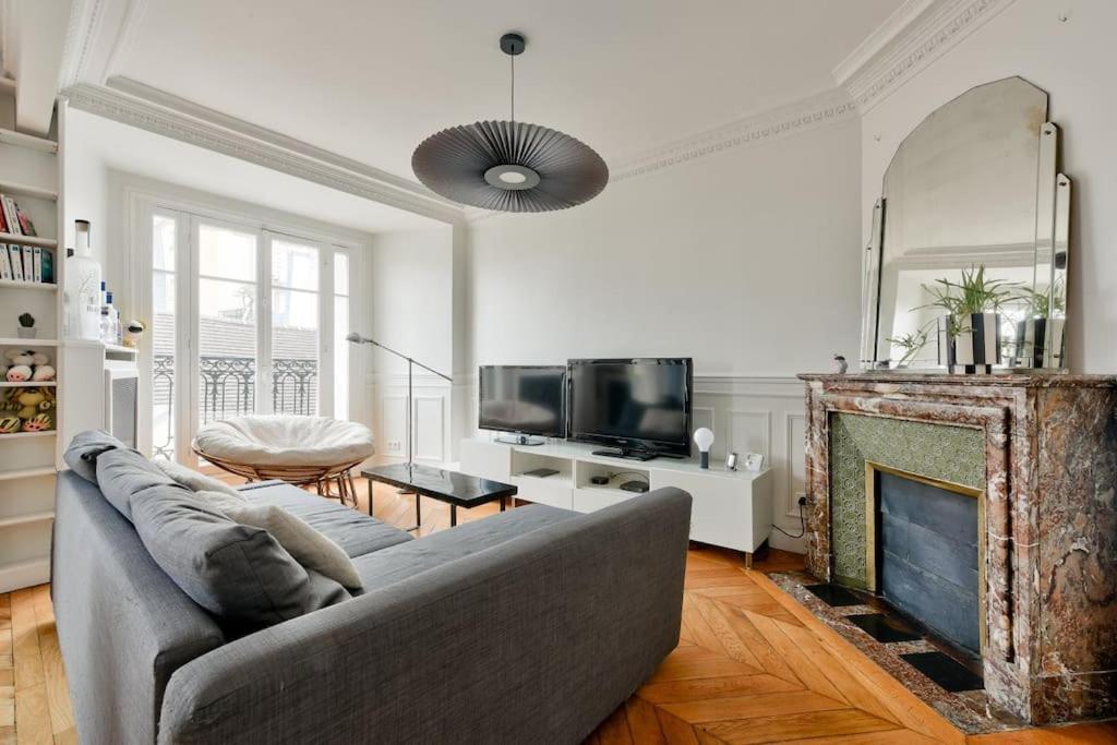 Elegant Avec Balcon Au Coeur Du Marais Appartamento Parigi