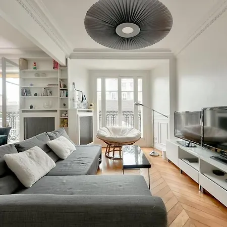 Elegant Avec Balcon Au Coeur Du Marais Paris