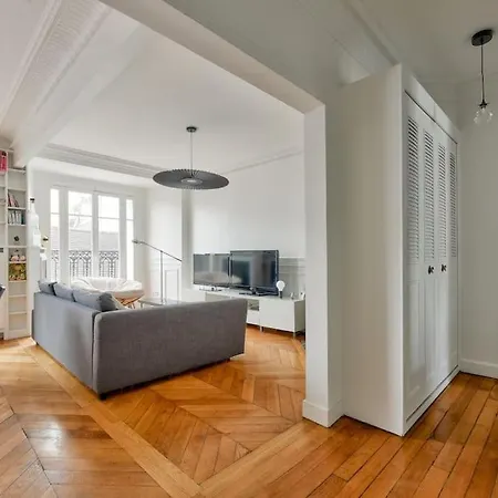 Apartment Elegant Avec Balcon Au Coeur Du Marais
