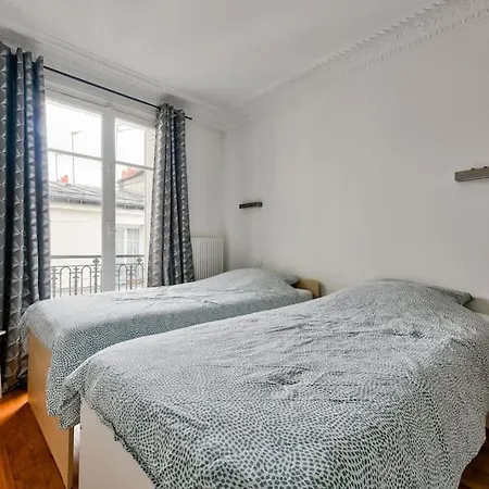 Apartment Elegant Avec Balcon Au Coeur Du Marais Paris