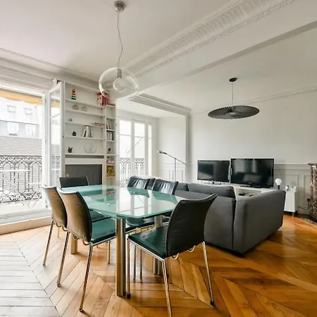 Elegant Avec Balcon Au Coeur Du Marais Paris